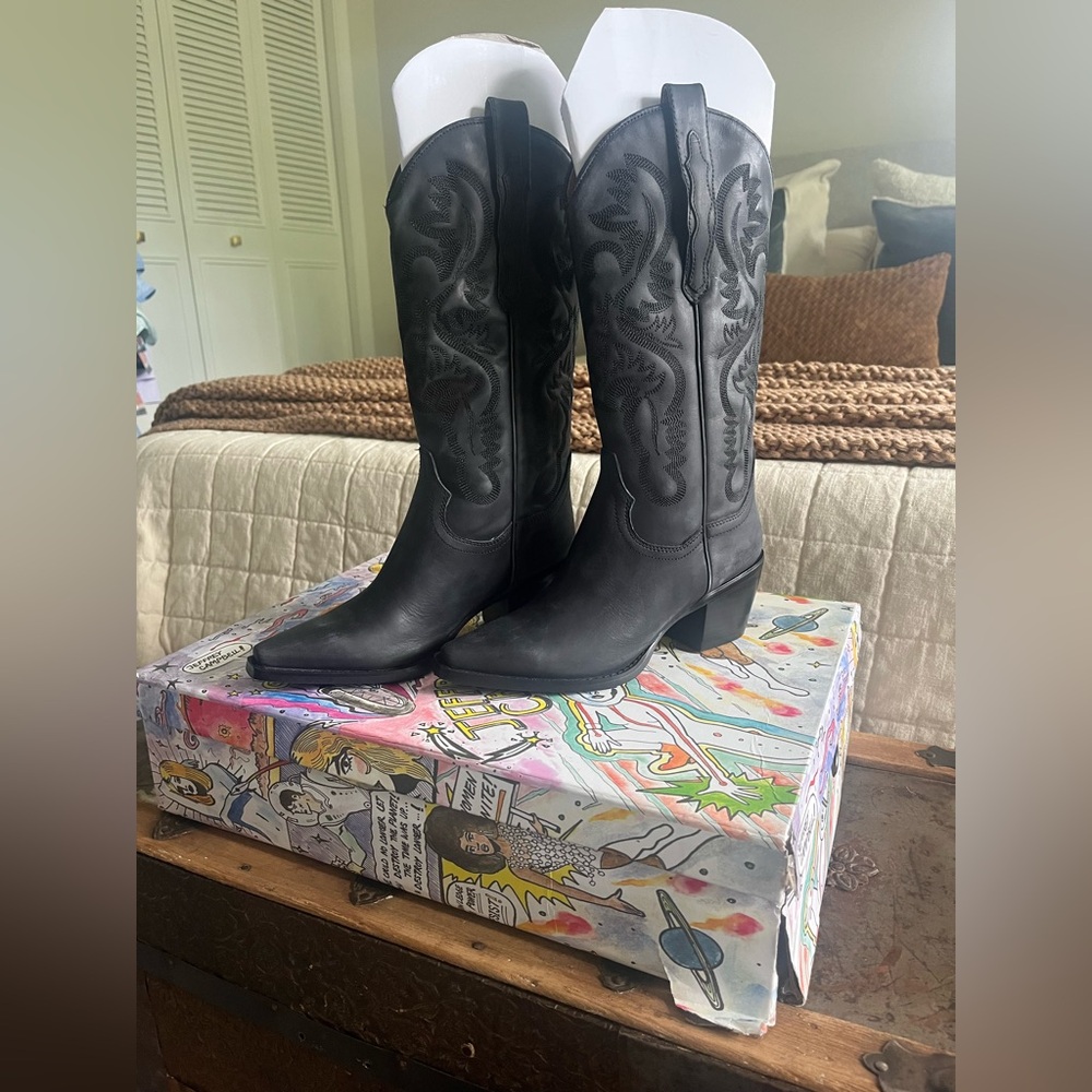 NWT Jeffrey Campbell Dagget Cowboy Boots Sz 7